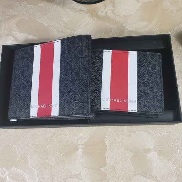 Michael kor men 3 in 1 wallet giffting box - Picture 2 of 10